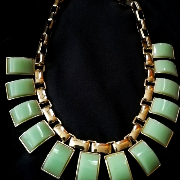 Gold Necklace w/pale green - Picture 2 of 4